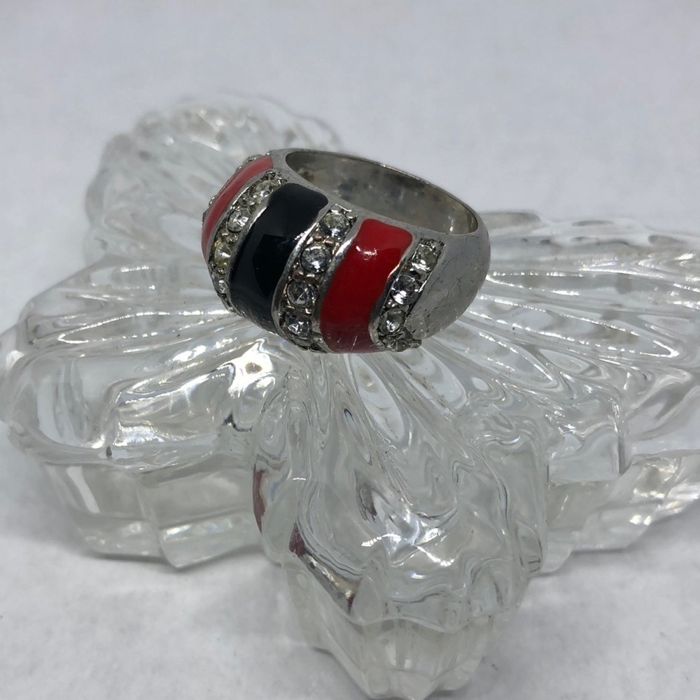 Vintage enamel and rhinestone dome shape costume ring silver black red dressy